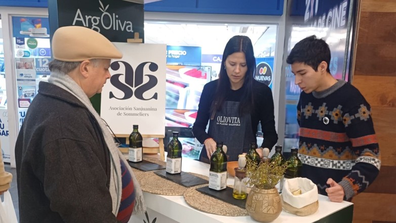 En la semana de la Olivicultura, los sanjuaninos participaron de una cata de aceite gratuita